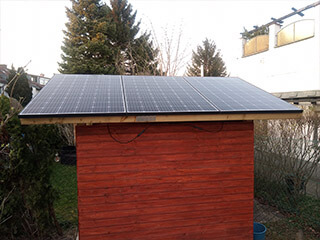 Warum nicht gleich das gesamte Dach aus Solarpanelen bauen...
