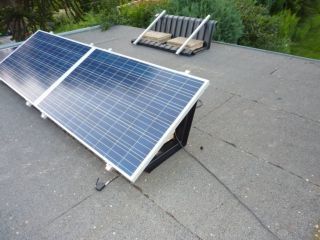 Dachflächen von Garagen eignen sich ideal für solar-pac Plug & Play Photovoltaikanlagen mit Vario Twin Boxen