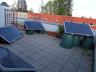Um die Eigenverbrauchsquote zu erhöhen, kann man die Solarpanels dem Sonnenverlauf entsprechend ausrichten.